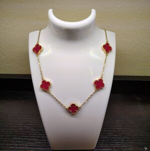 Elegant Gold and Fuschia Clover Necklace